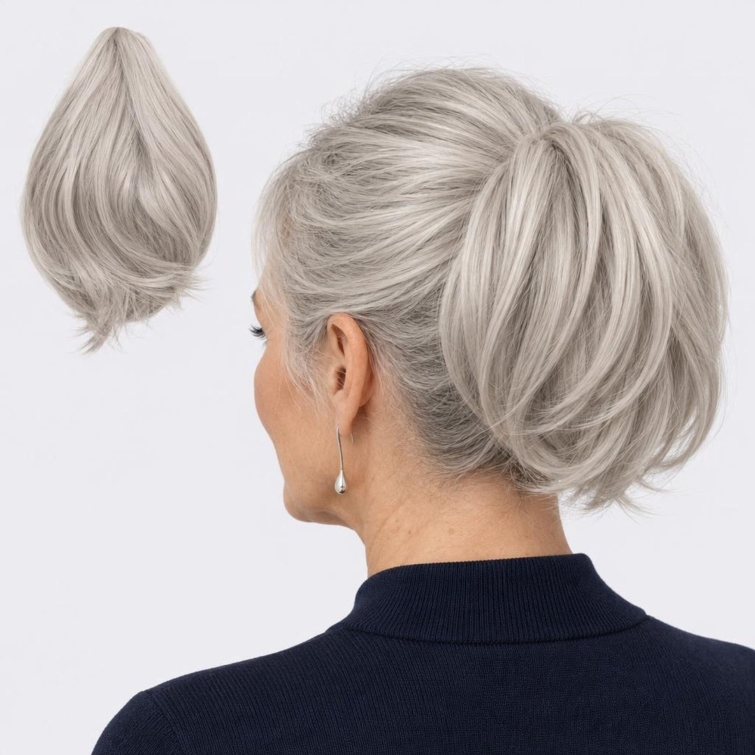 Tangled Mini Ponyo i Light Grey – lille glat hestehale med hår og klemme, vist løs og på model