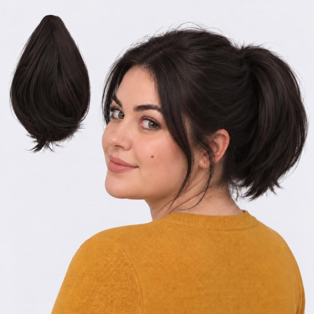 Tangled Mini Ponyo i Midnight Brown – lille glat hestehale med hår og klemme, vist løs og på model