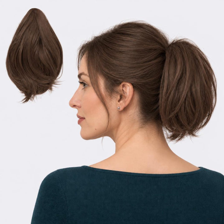 Tangled Mini Ponyo i Mocha – lille glat hestehale med hår og klemme, vist løs og på model