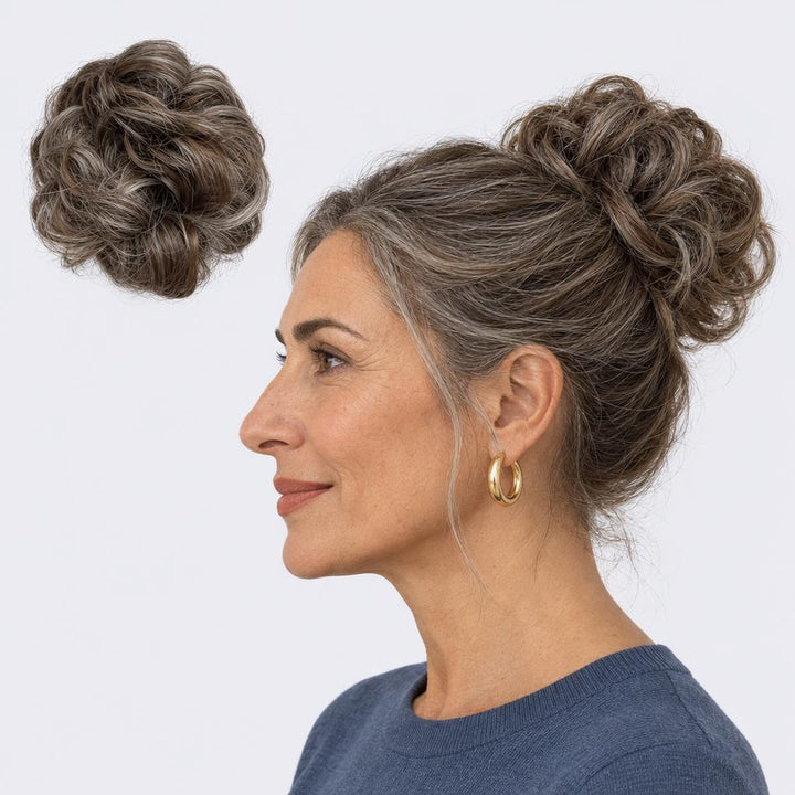 Tangled Scrunchie i Grey Brown – krøllet hårscrunchie med hår, vist løs og sat op på model