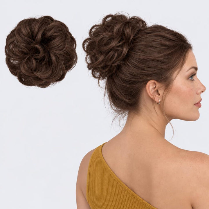 Tangled Scrunchie i Mocha – krøllet hårscrunchie med hår, vist løs og sat op på model