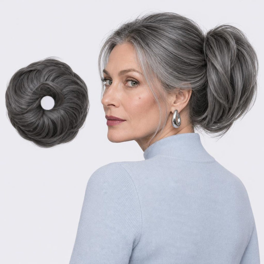 Tangled Straight Scrunchie i Dark Grey – glat hårscrunchie med hår, vist løs og sat op på model