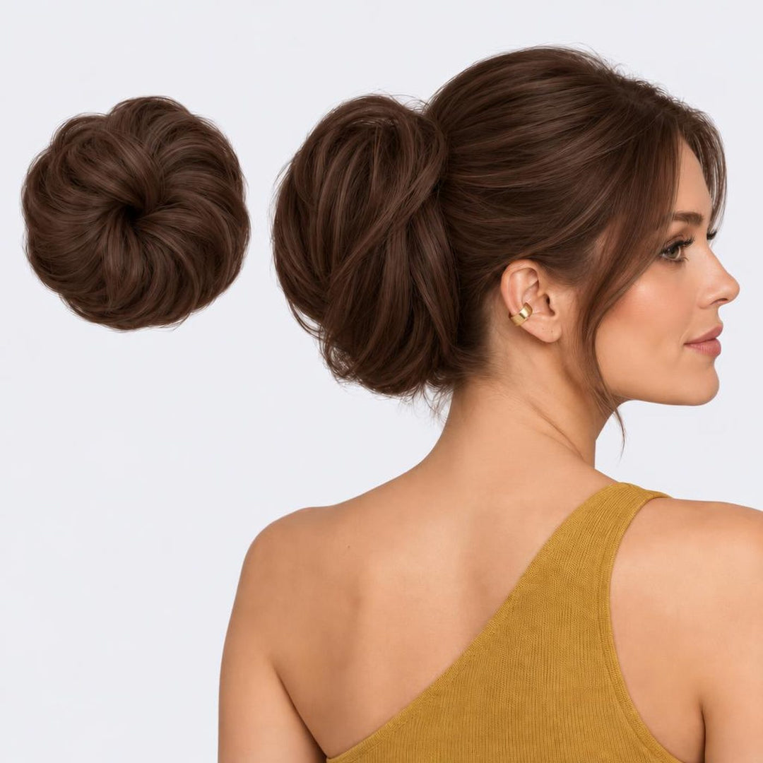 Tangled Straight Scrunchie i Mocha – glat hårscrunchie med hår, vist løs og sat op på model