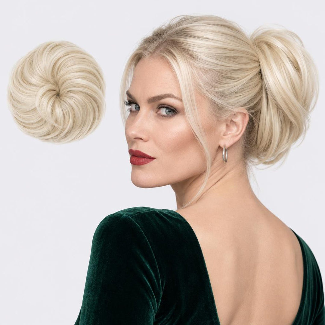 Tangled Straight Scrunchie i Platinum – glat hårscrunchie med hår, vist løs og sat op på model